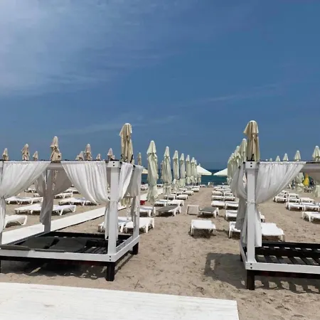 Gota Place Between And Sea Apartment