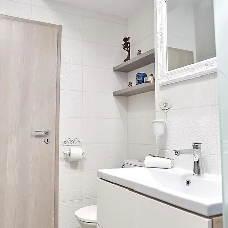 Gota Place Between And Sea Apartment Mamaia