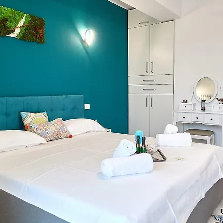 Gota Place Between And Sea 마마이아